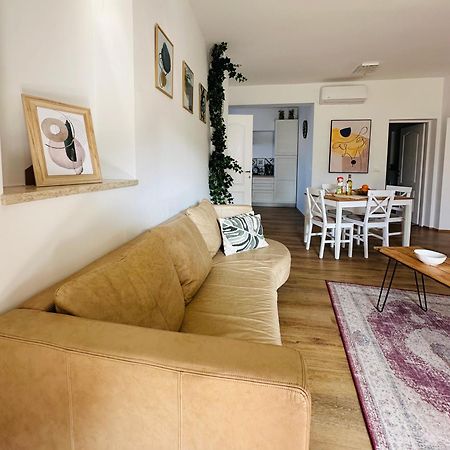 Apartman Zagi Ровин Екстериор снимка