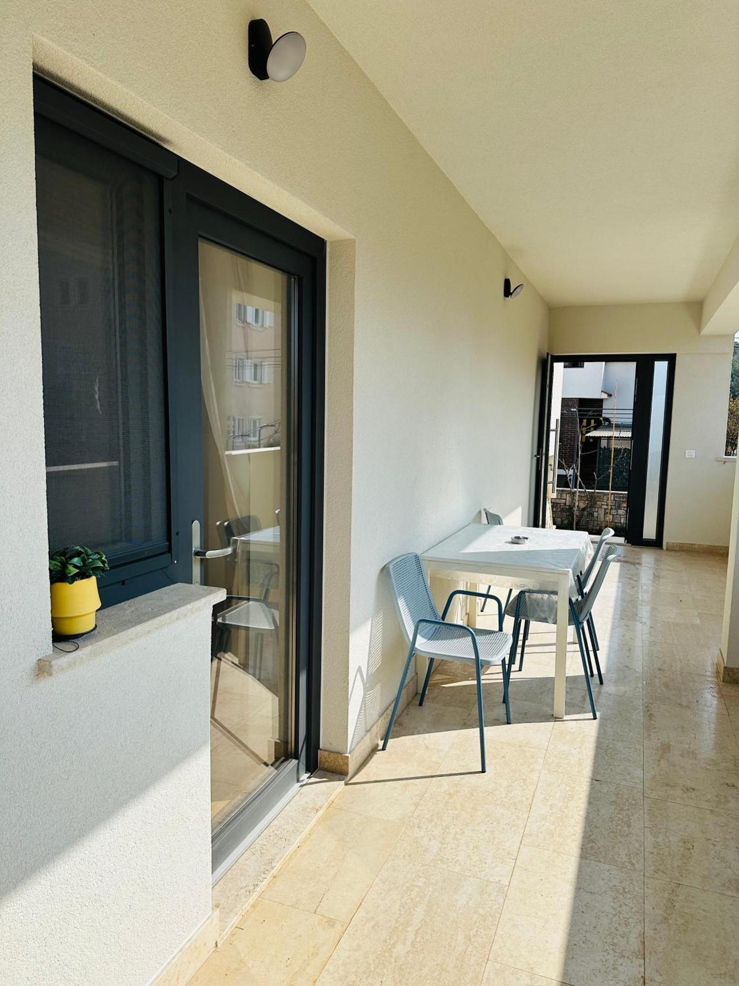 Apartman Zagi Ровин Екстериор снимка